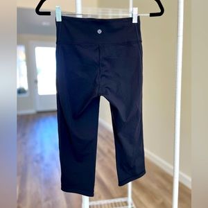 🔥 Lululemon cropped black leggings size 4